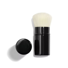 Retractable Kabuki brush for flawless makeup application